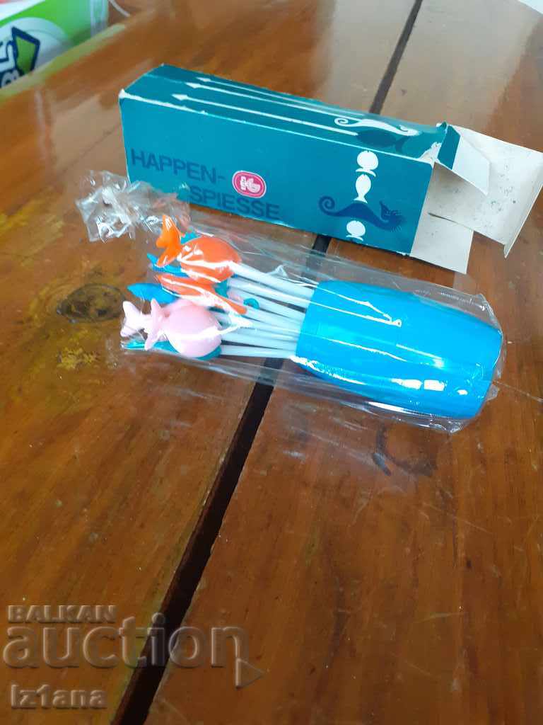 Delivery of Old cocktail sticks, bites Delivery of Old cocktail sticks, bites