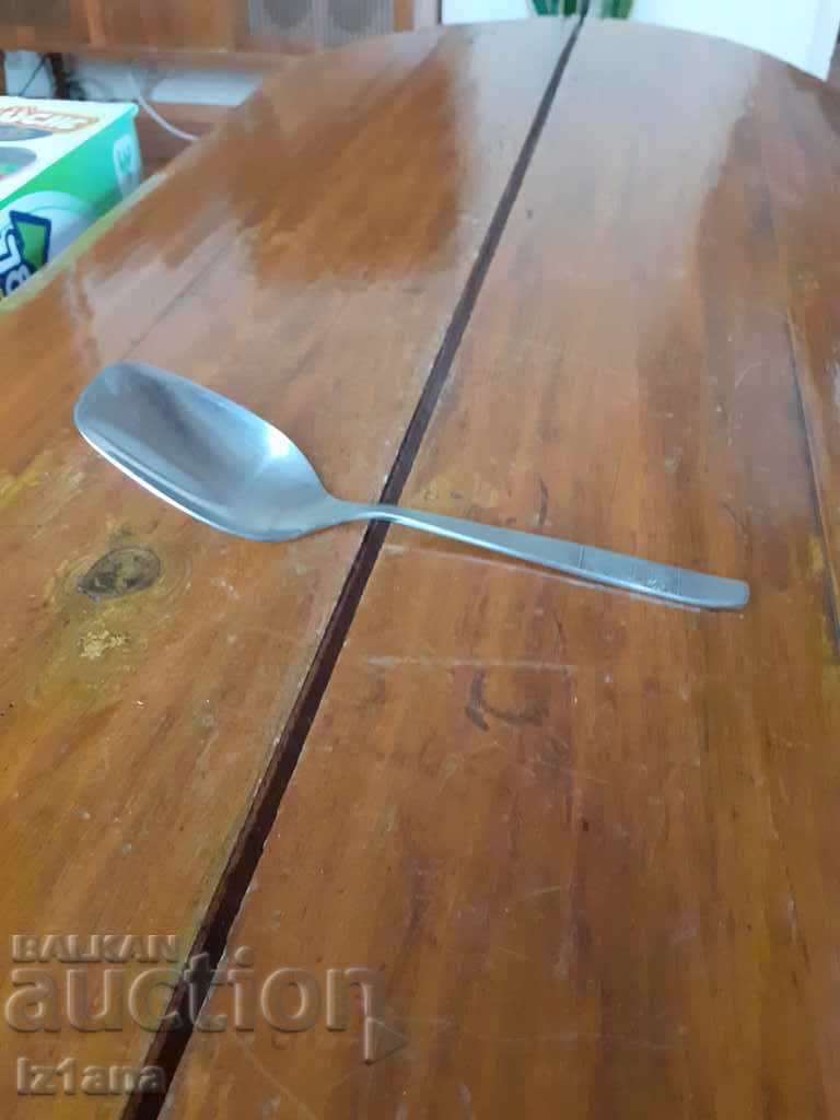 O lingură veche de uz casnic