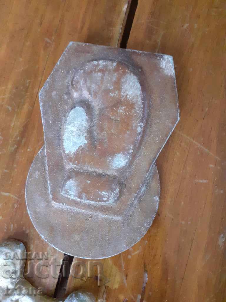 Delivery of Old boxing souvenirs, boxing castings Delivery of Old boxing souvenirs, boxing castings