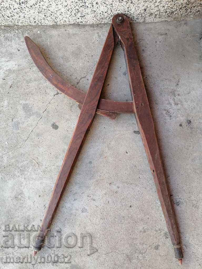 Μεγάλη πυξίδα για σχεδίαση του πυθμένα του εργαλείου προσγείωσης βαρελιών με τιμή 139.00 BGN | € 71.07 Μεγάλη πυξίδα για σχεδίαση του πυθμένα του εργαλείου προσγείωσης βαρελιών με τιμή 139.00 BGN | € 71.07