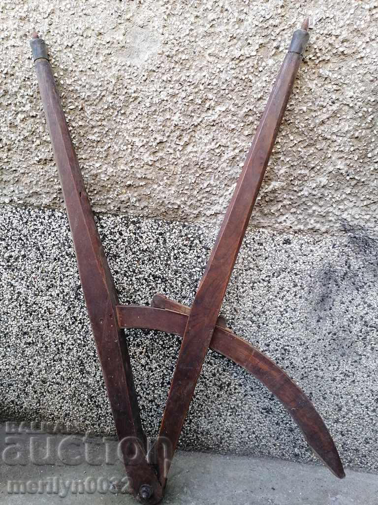 Δημοπρασία Μεγάλη πυξίδα για σχεδίαση του πυθμένα του εργαλείου προσγείωσης βαρελιών Δημοπρασία Μεγάλη πυξίδα για σχεδίαση του πυθμένα του εργαλείου προσγείωσης βαρελιών