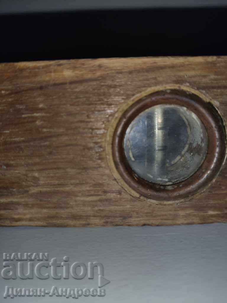 Delivery of Old wooden level