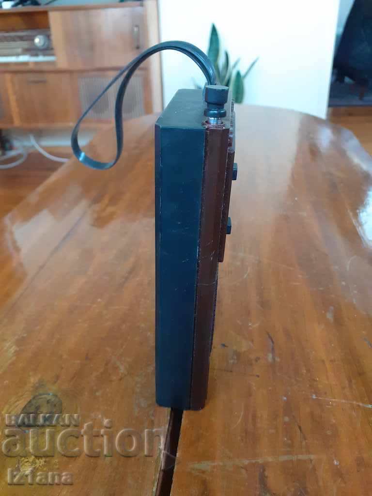 Radio vechi, radio Olympic 402 cu preț 30.00 BGN | € 15.34