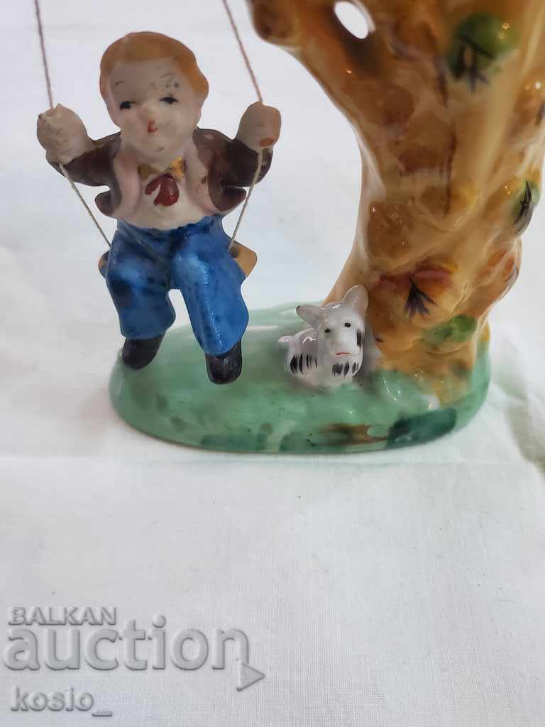 Figurină veche din porțelan cu preț € 25.00 | 48.90 BGN Figurină veche din porțelan cu preț € 25.00 | 48.90 BGN