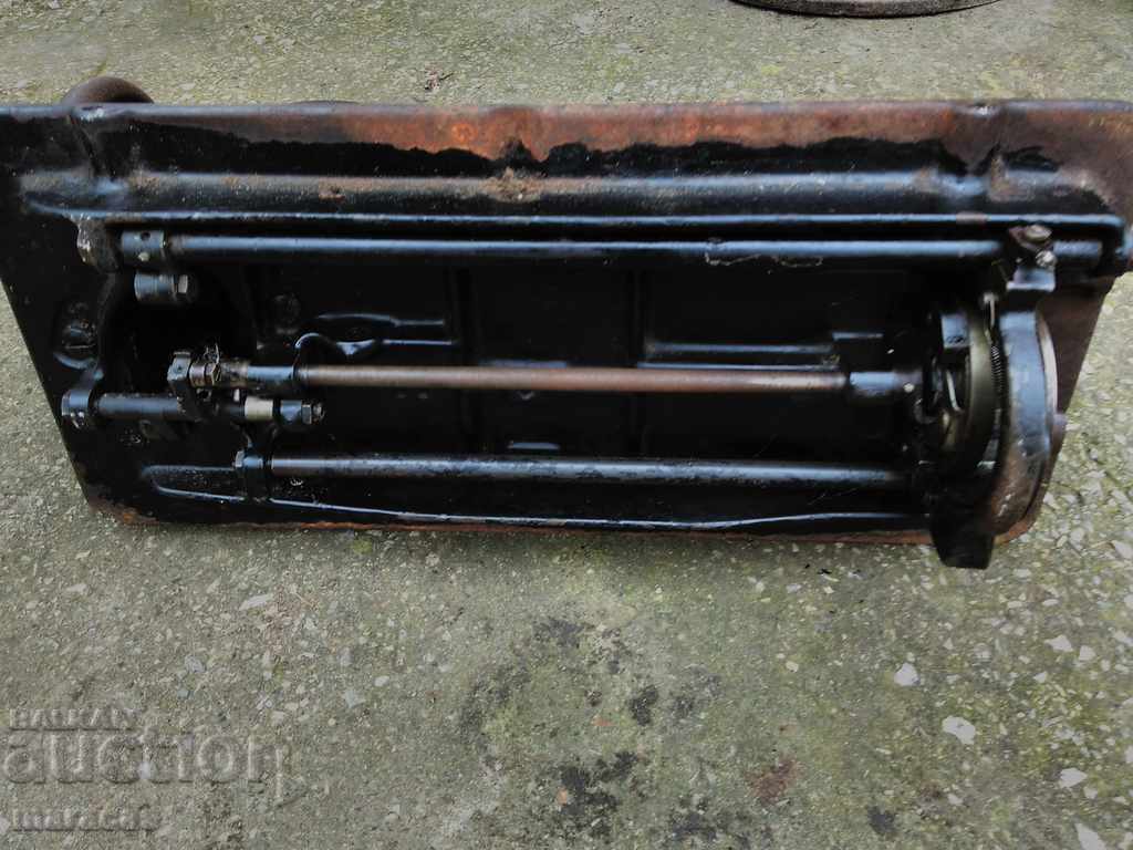 Old Singer Sewing Machines with price 20.00 BGN | € 10.23 Old Singer Sewing Machines with price 20.00 BGN | € 10.23