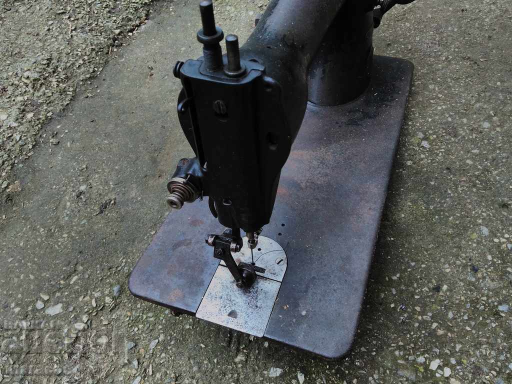 Delivery of Old Singer Sewing Machines Delivery of Old Singer Sewing Machines