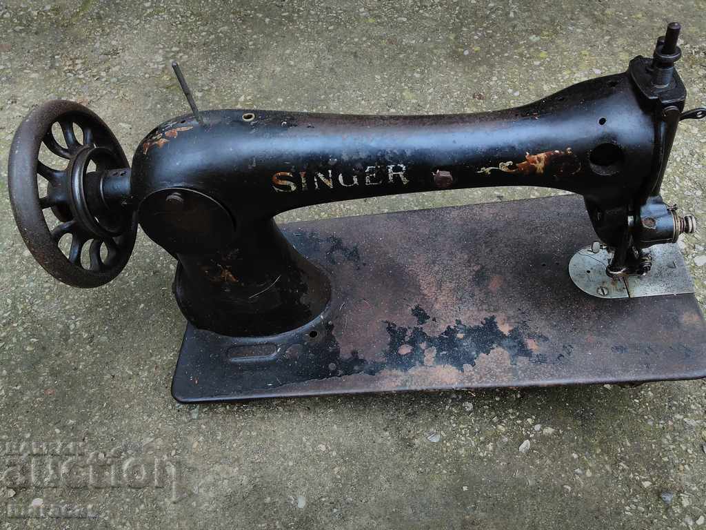 Old Singer Sewing Machines - 5 Old Singer Sewing Machines - 5