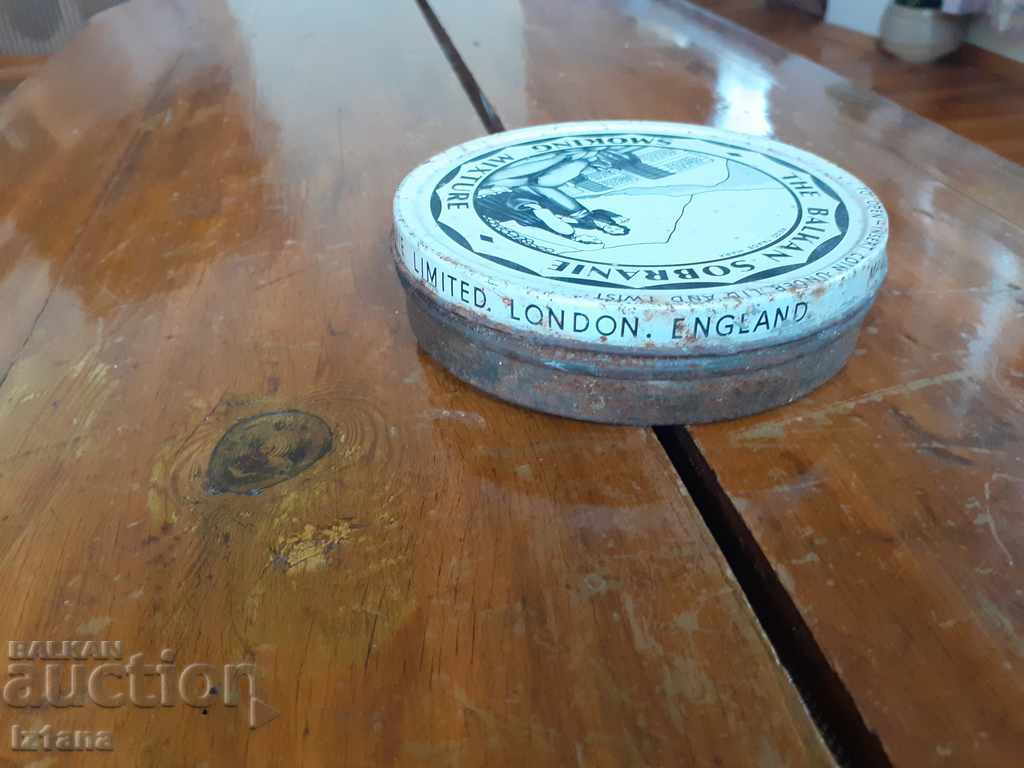 Delivery of Old tobacco box The Balkan Sobranie