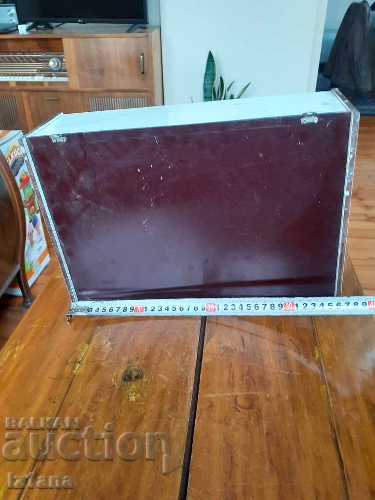 Auction An old medicine kit Auction An old medicine kit