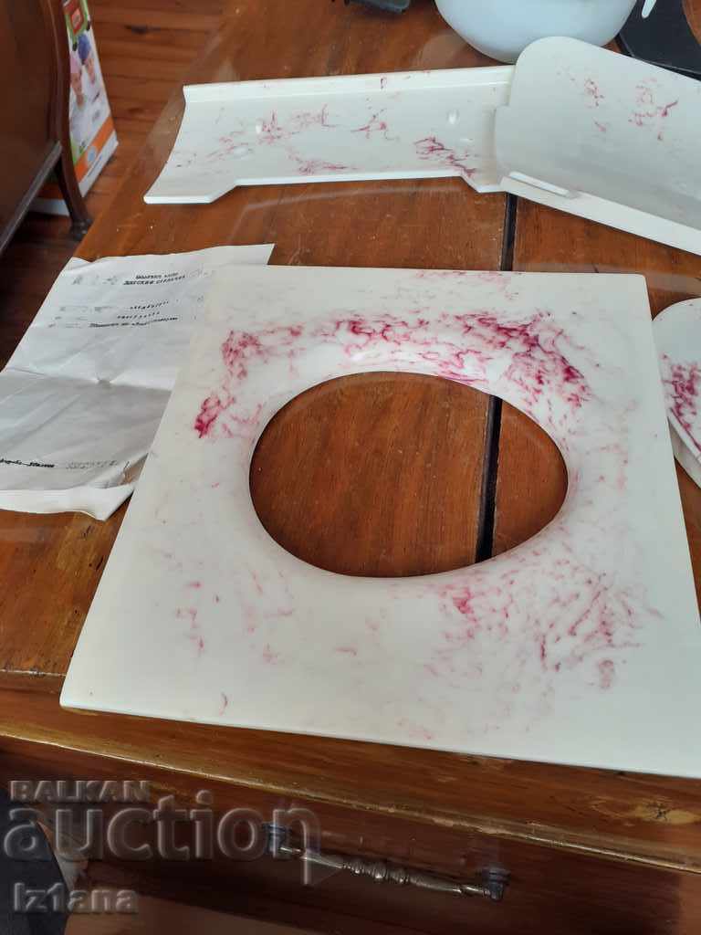 Auction Old high chair, pot Auction Old high chair, pot