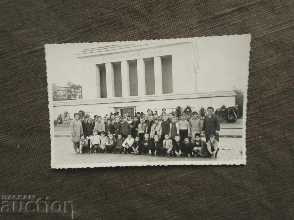 children in front of the Mausoleum