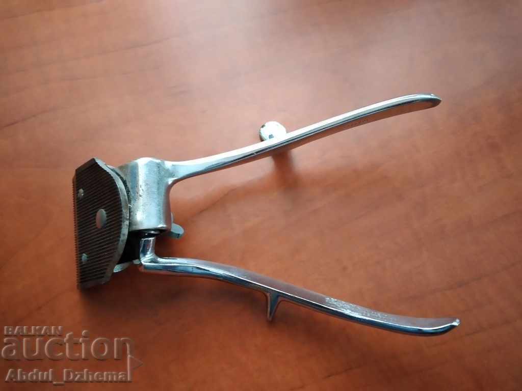 Old "Hair clipper" DDR with price 15.00 BGN | € 7.67 Old "Hair clipper" DDR with price 15.00 BGN | € 7.67