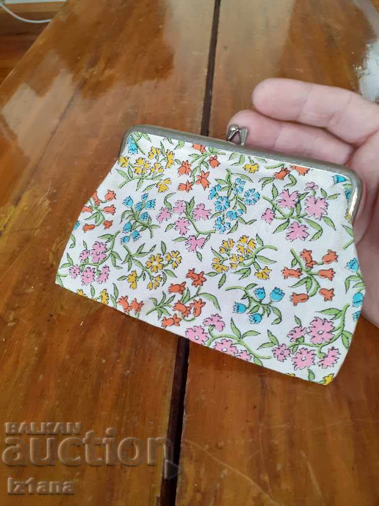 Old wallet purse with price 10.00 BGN | € 5.11 Old wallet purse with price 10.00 BGN | € 5.11