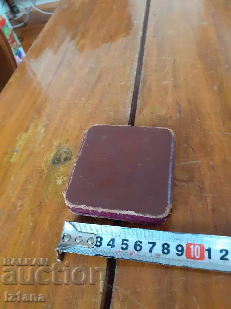 Delivery of Old leather box Welia Delivery of Old leather box Welia