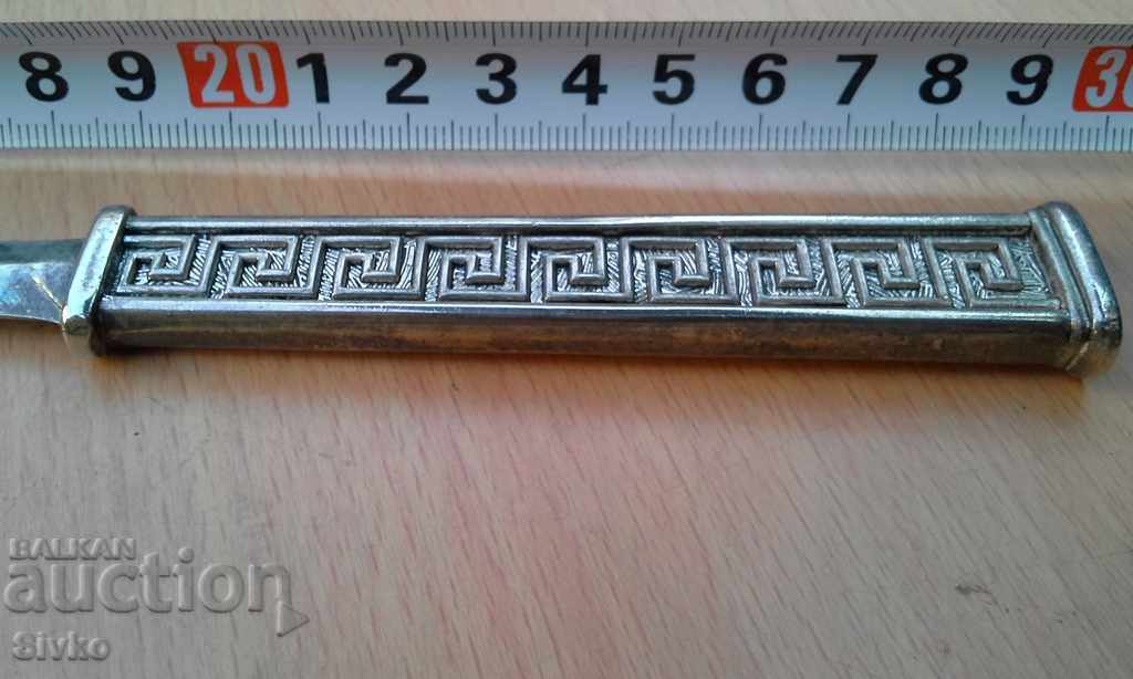 Licitație Un cuțit de scrisoare arată ca unul de argint