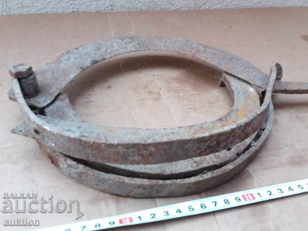 Auction REVIVAL FORGED GUILOTINE - WORKING FOR HARVESTING, HAY Auction REVIVAL FORGED GUILOTINE - WORKING FOR HARVESTING, HAY