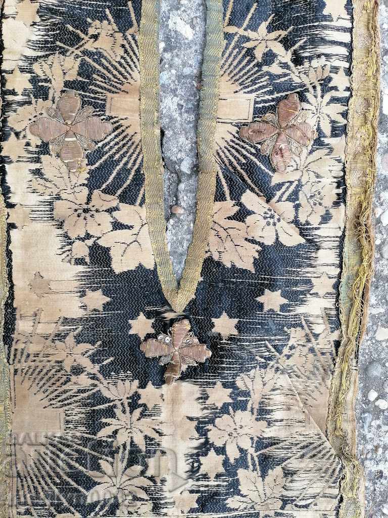 Licitație Hainele unui preot patrachil traversează orarul Licitație Hainele unui preot patrachil traversează orarul