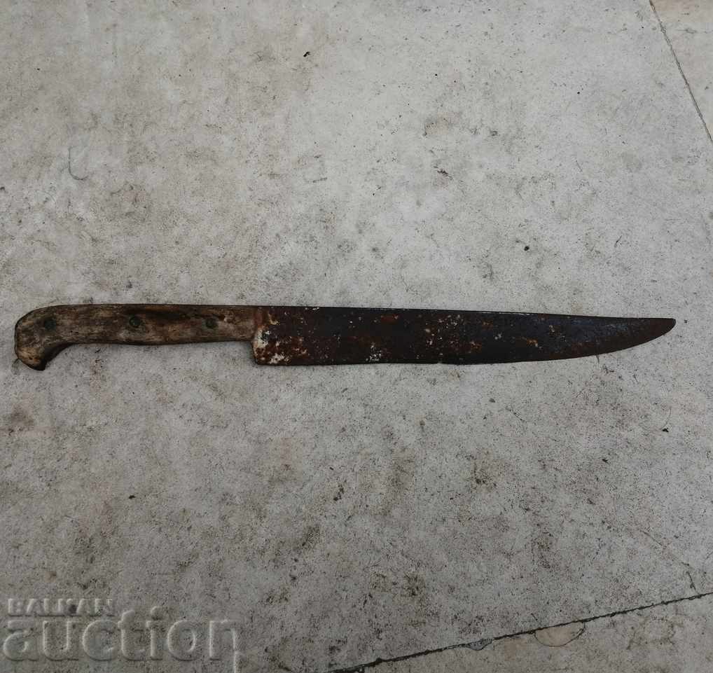 παλιό πλαστό σφυρήλατο μαχαίρι