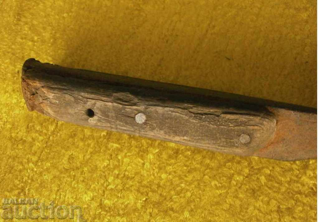 ANTIQUE FORGED KNIFE - HORNED CHIREN haidushka dagger with price 39.00 BGN | € 19.94 ANTIQUE FORGED KNIFE - HORNED CHIREN haidushka dagger with price 39.00 BGN | € 19.94