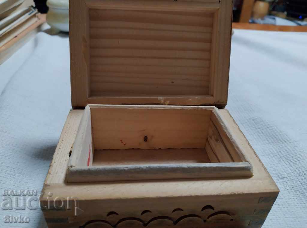 Carving jewelry box with price 9.99 BGN | € 5.11 Carving jewelry box with price 9.99 BGN | € 5.11