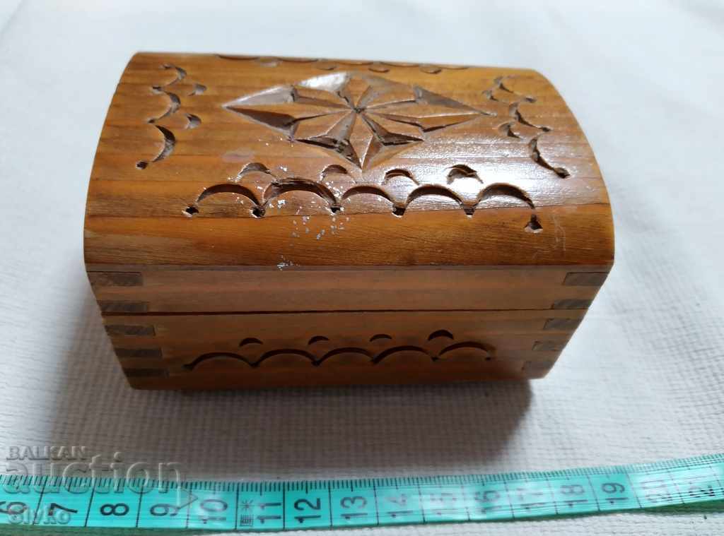 Кутия за бижута дърворезба