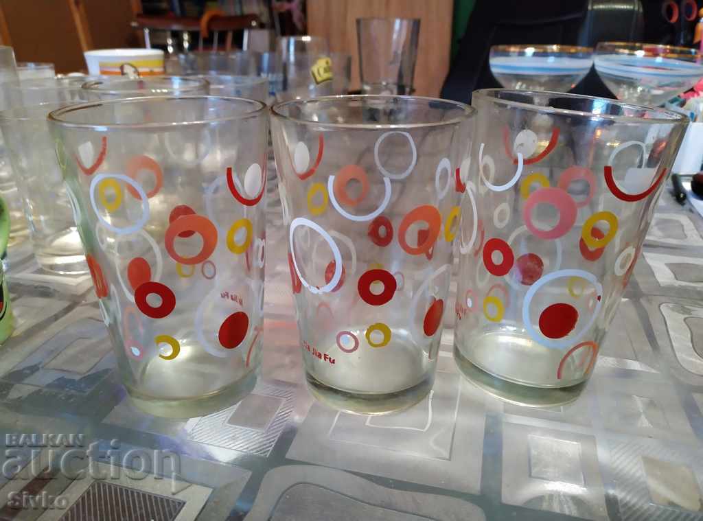 Cups of colored circles