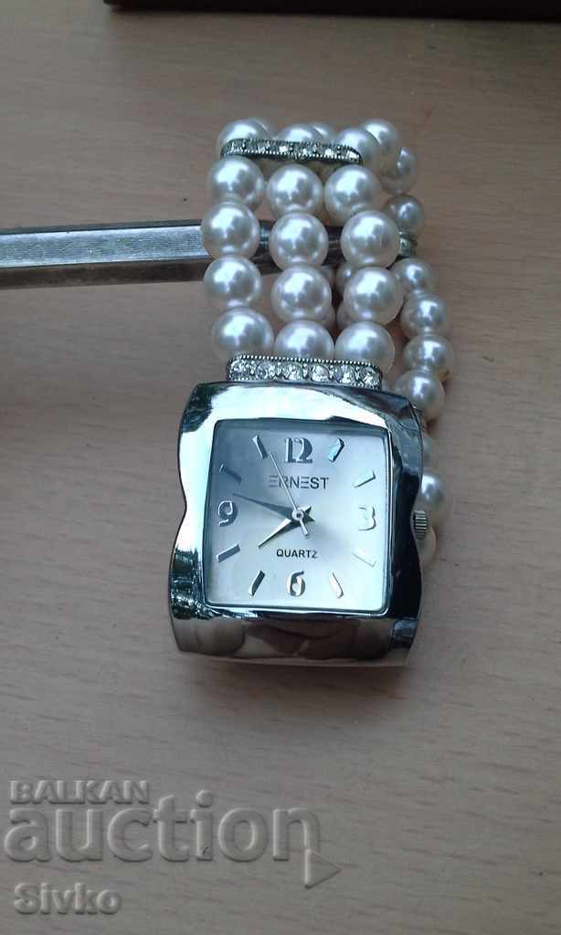 Παράδοση Το ρολόι ERNEST λειτουργεί Παράδοση Το ρολόι ERNEST λειτουργεί