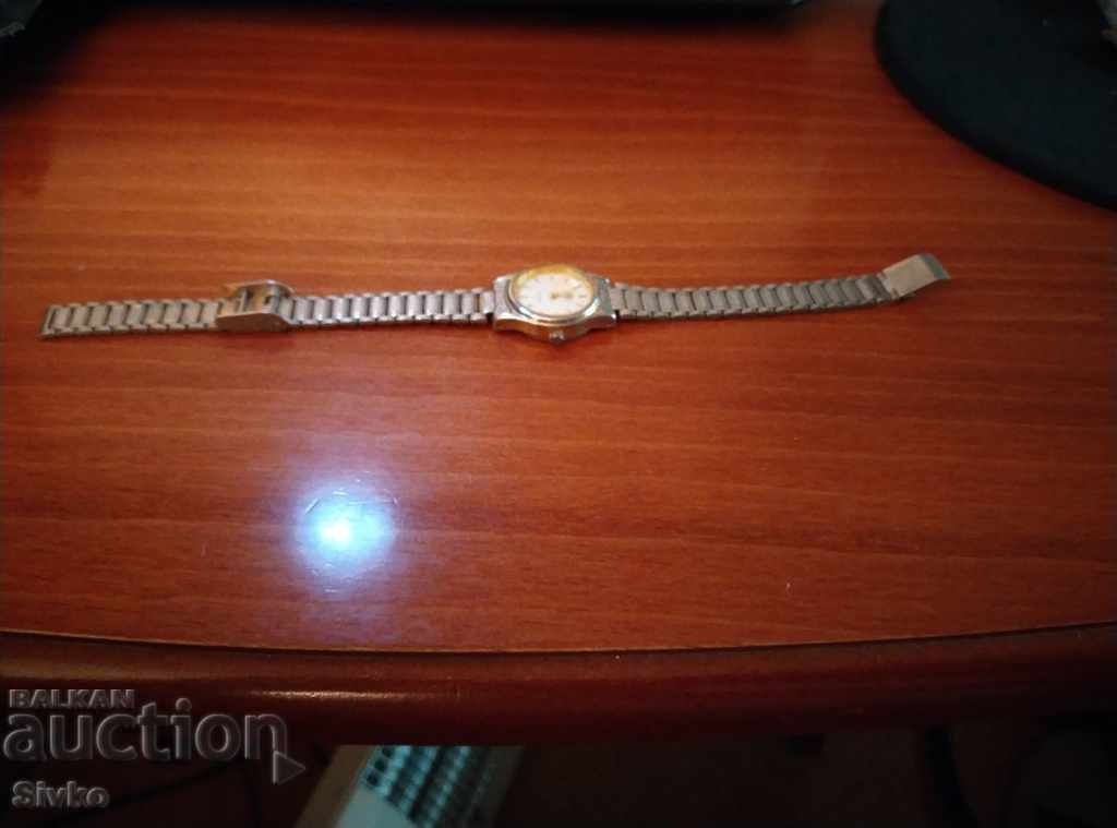 The Q&Q watch is waterproof up to 30 m - 5 The Q&Q watch is waterproof up to 30 m - 5