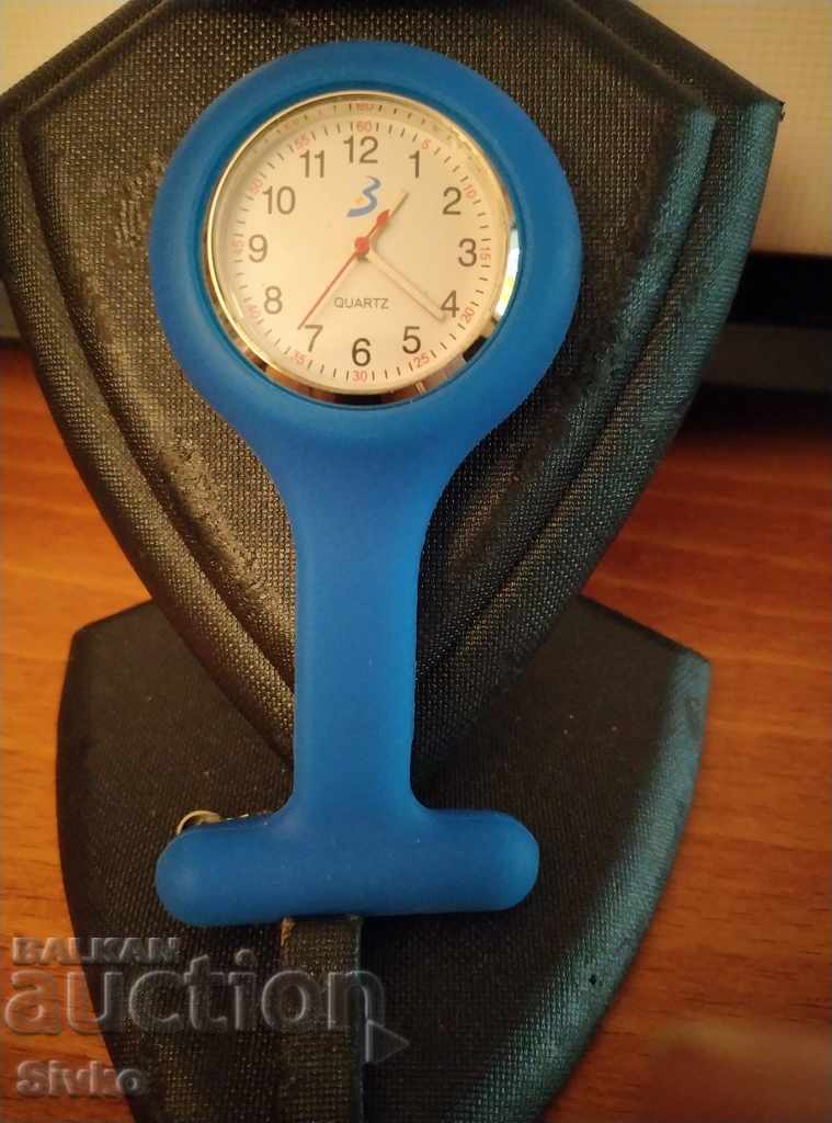 Watch attached to the lapel, new pocket with price 6.99 BGN | € 3.57 Watch attached to the lapel, new pocket with price 6.99 BGN | € 3.57