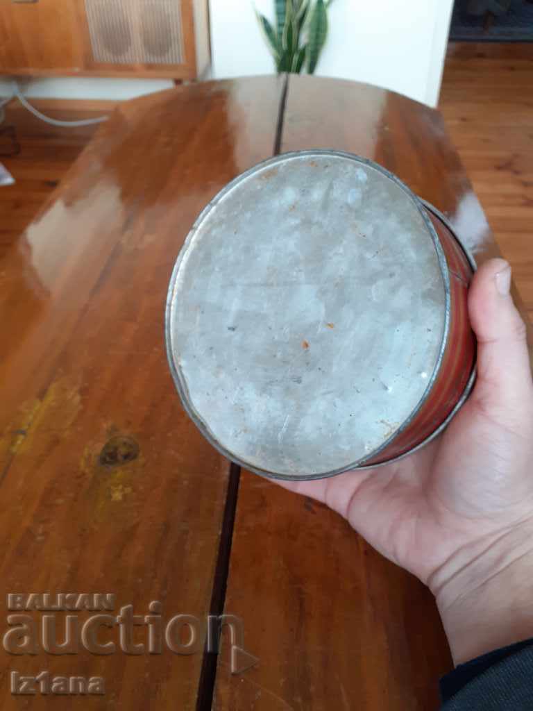 Livrarea cutie veche de halva Livrarea cutie veche de halva