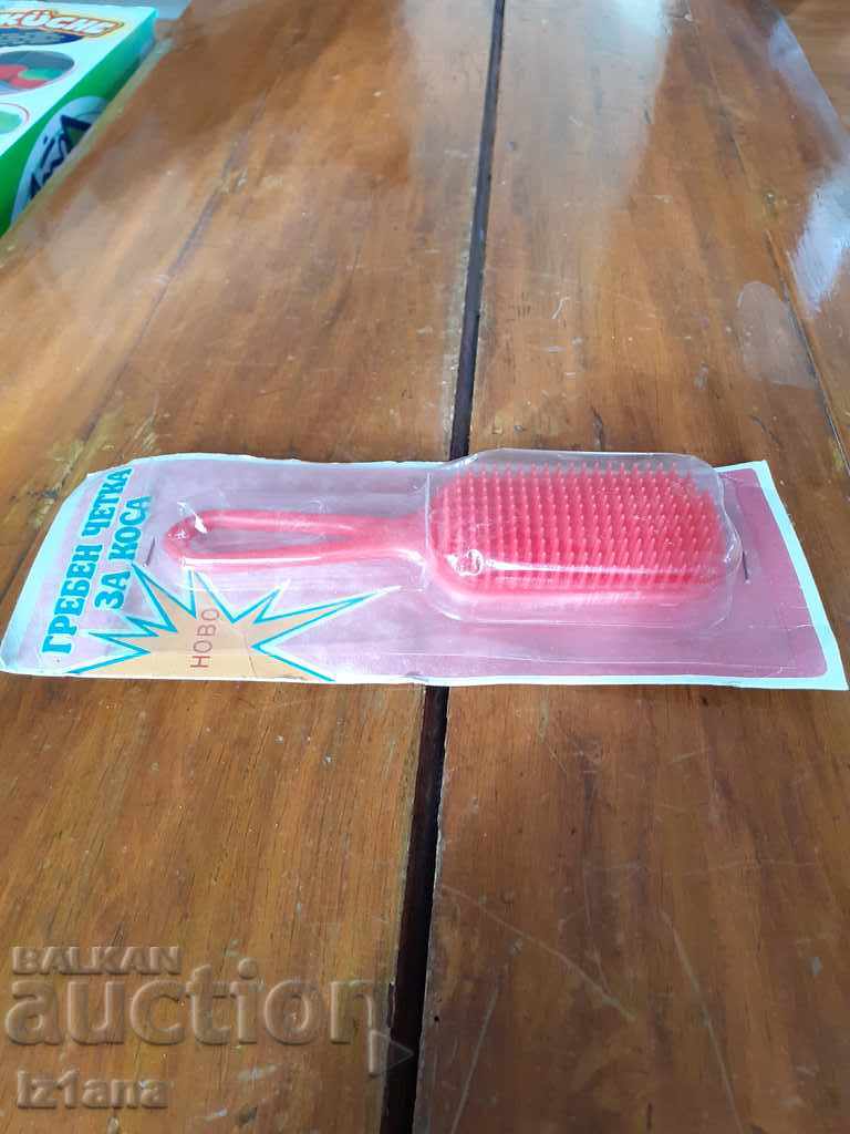 Μια παλιά βούρτσα μαλλιών με τιμή 10.00 BGN | € 5.11 Μια παλιά βούρτσα μαλλιών με τιμή 10.00 BGN | € 5.11