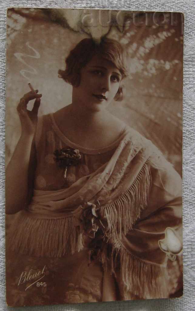 YOUNG LADY CIGARETTE FRANCE 1929 P.K.