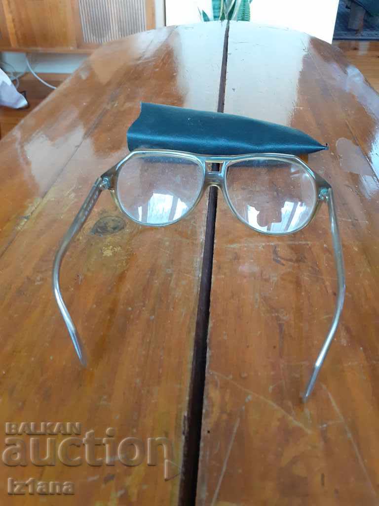 Delivery of Old glasses Delivery of Old glasses