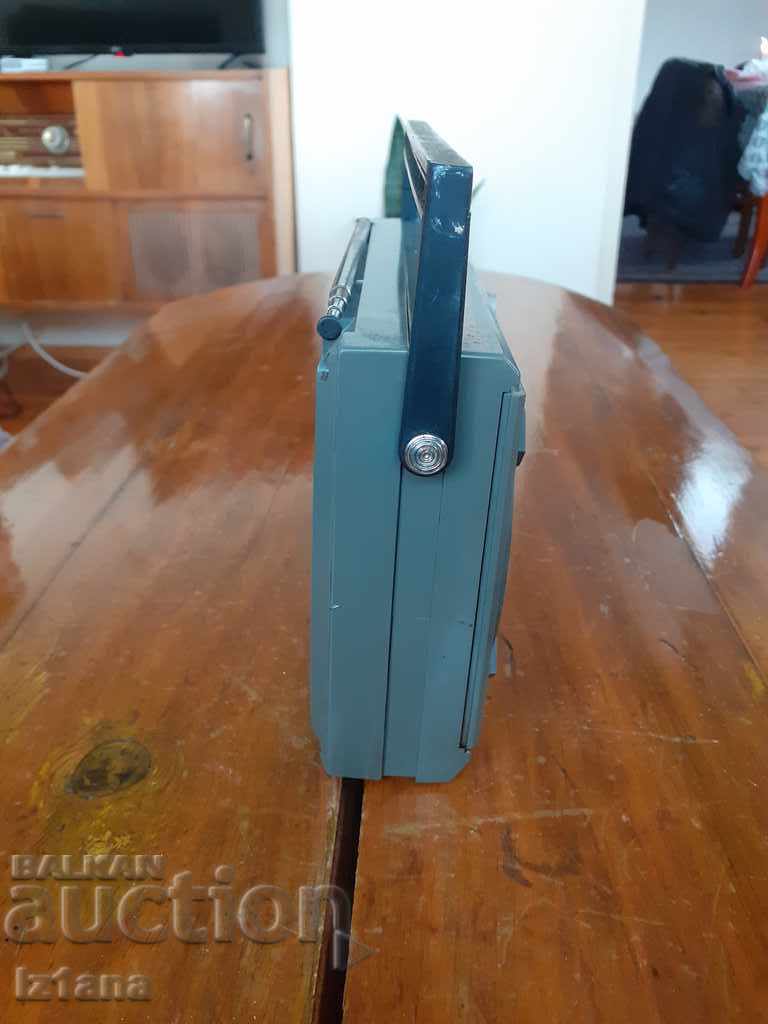 Old radio, radio Unitra Ania R-612 with price 38.00 BGN | € 19.43 Old radio, radio Unitra Ania R-612 with price 38.00 BGN | € 19.43