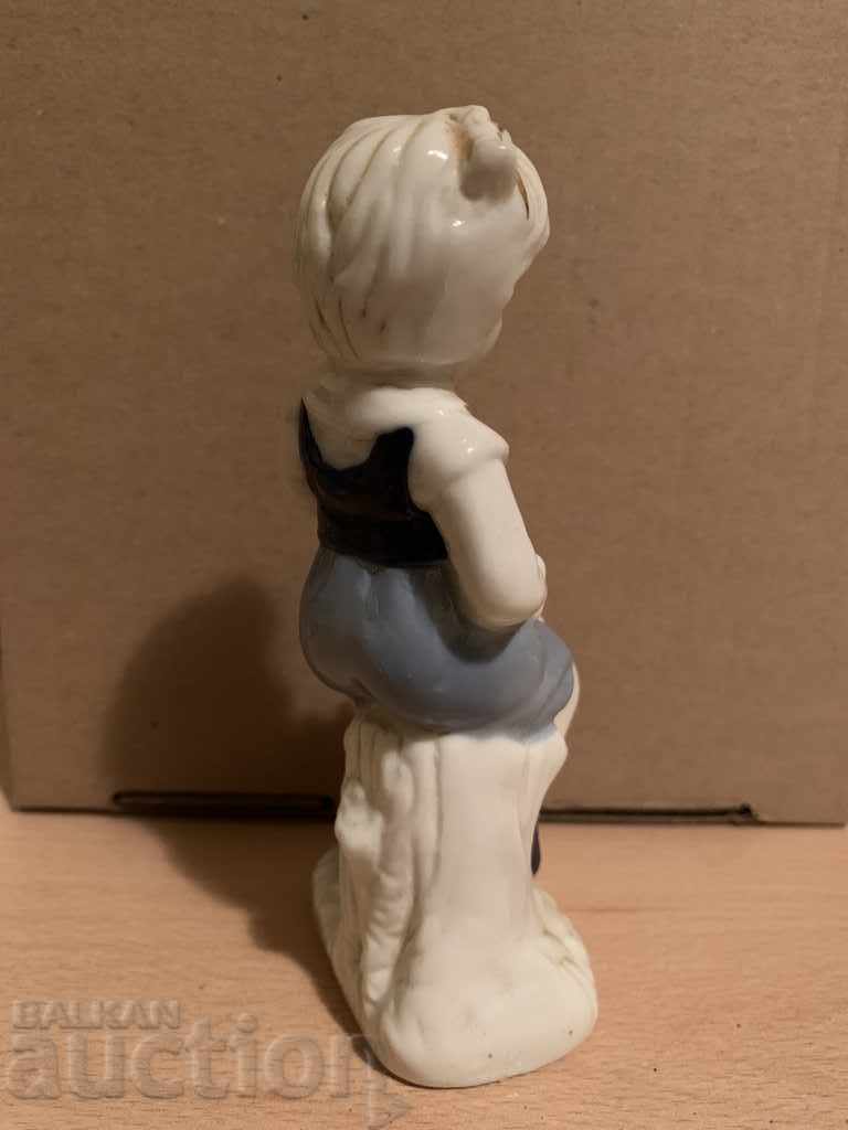 Delivery of German porcelain figure Hangemalt Delivery of German porcelain figure Hangemalt