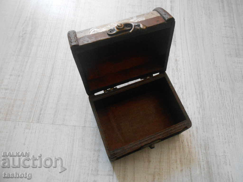 OLD JEWELRY BOX! with price 9.80 BGN | € 5.01 OLD JEWELRY BOX! with price 9.80 BGN | € 5.01