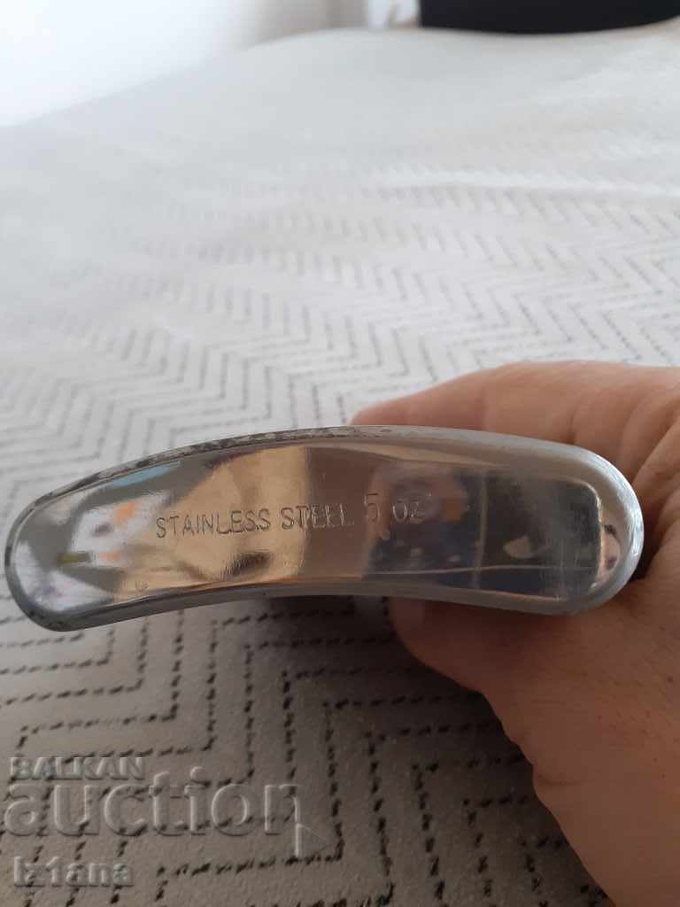 Доставка на Джобна манерка Jonnie Walker Доставка на Джобна манерка Jonnie Walker