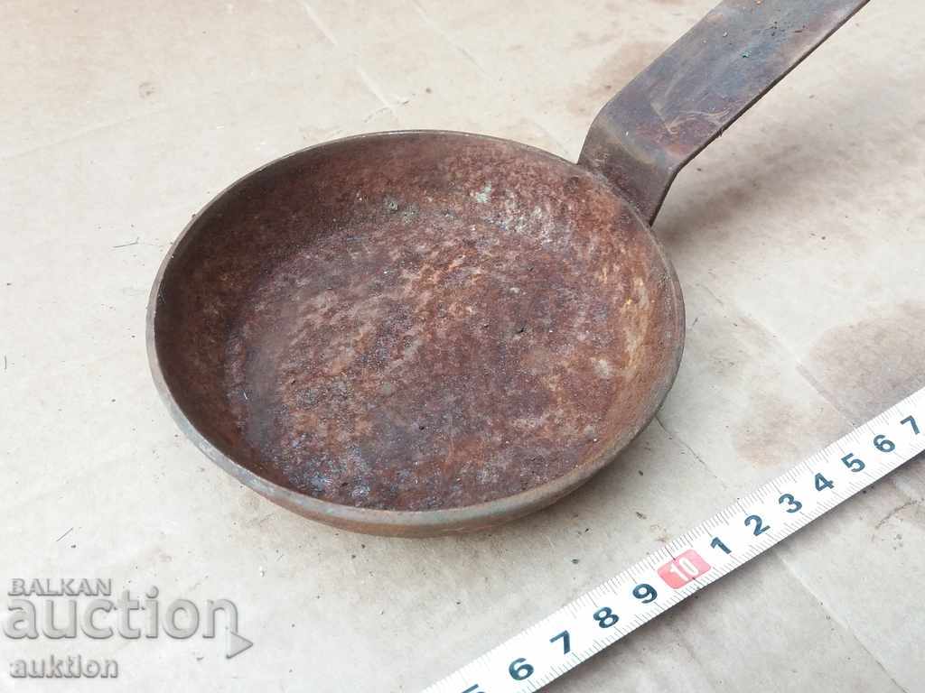 Auction  OLD MASSIVE FORGED LEAD CASTING TANK