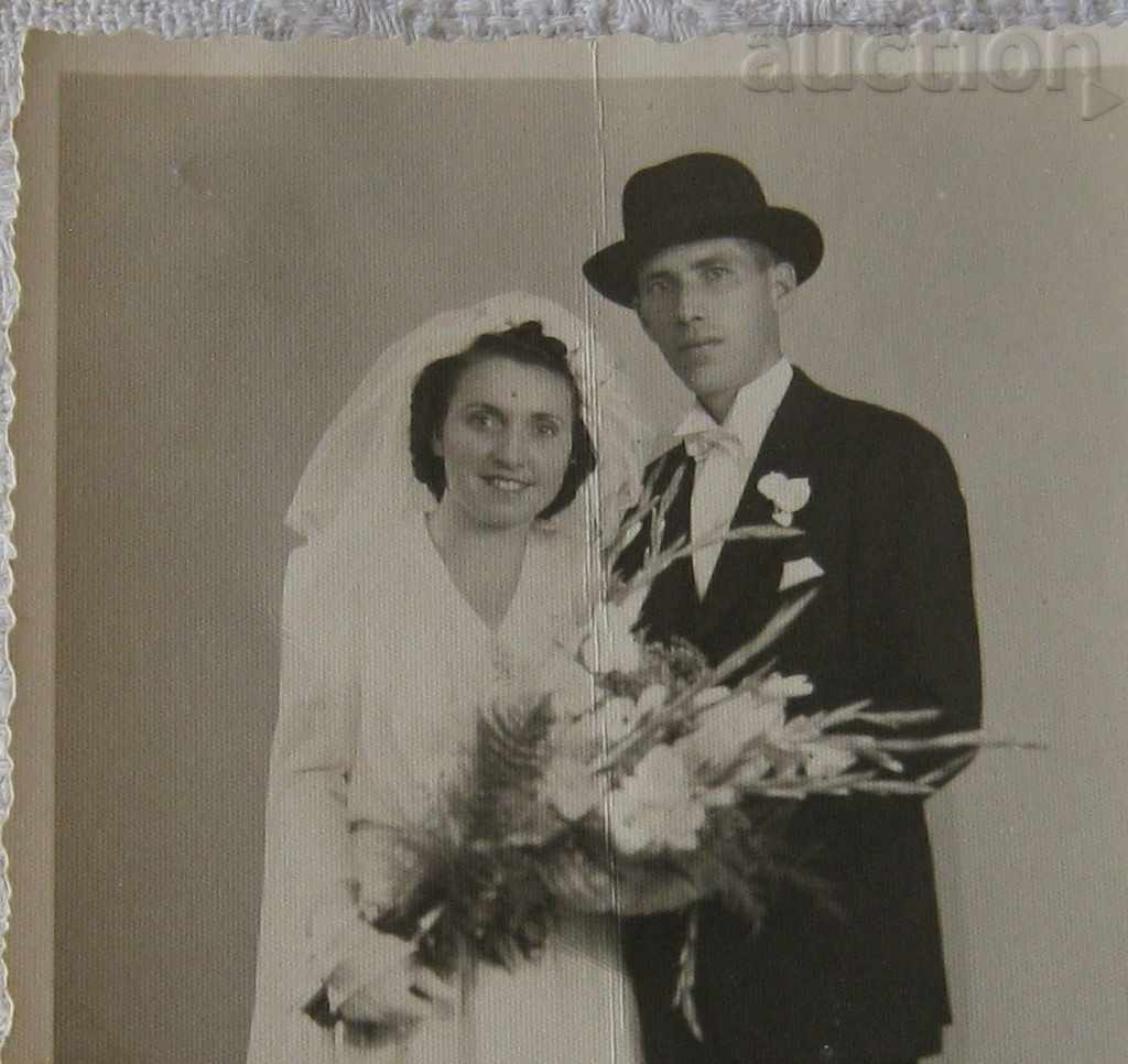 WEDDING HAT BOW BOARD DEDICATION KARLOVO 1942 PHOTO