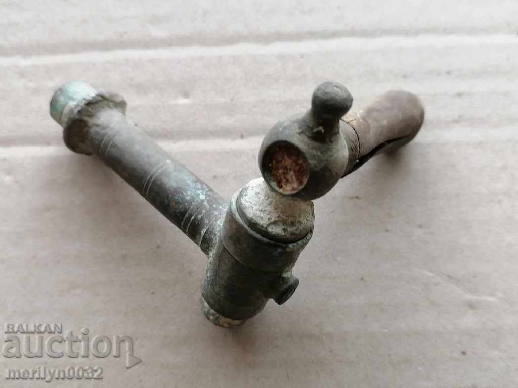 Livrarea Robinet de robinet vechi din bronz Livrarea Robinet de robinet vechi din bronz
