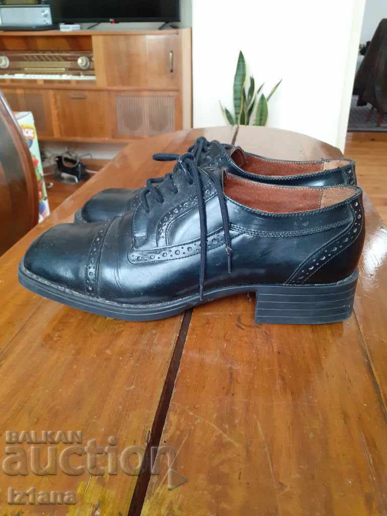 Old Shoes Record with price 40.00 BGN | € 20.45 Old Shoes Record with price 40.00 BGN | € 20.45