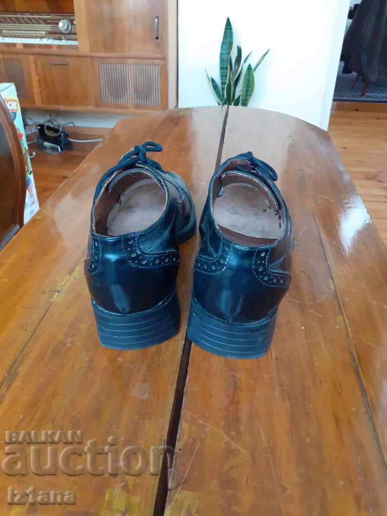 Auction Old Shoes Record Auction Old Shoes Record