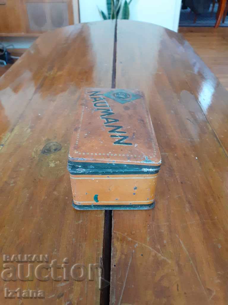 Auction  Neumann sewing machine accessory box