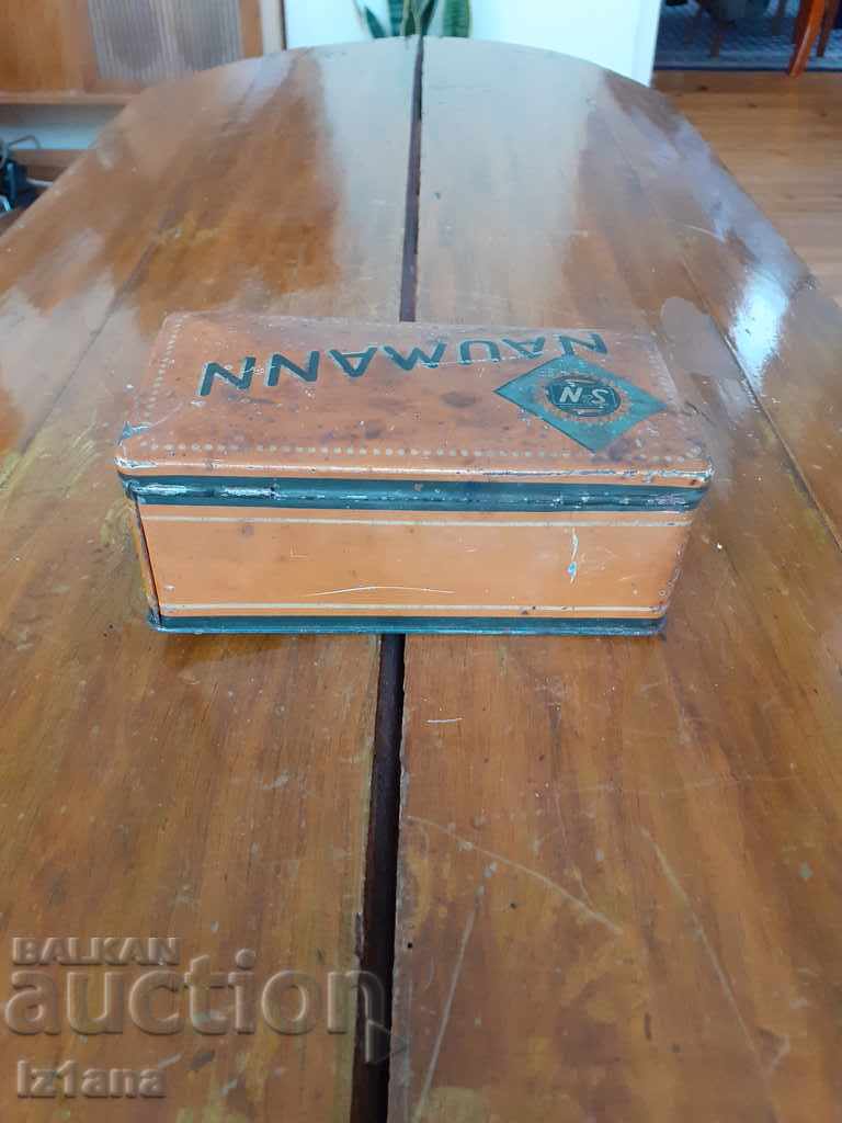 Delivery of Neumann sewing machine accessory box