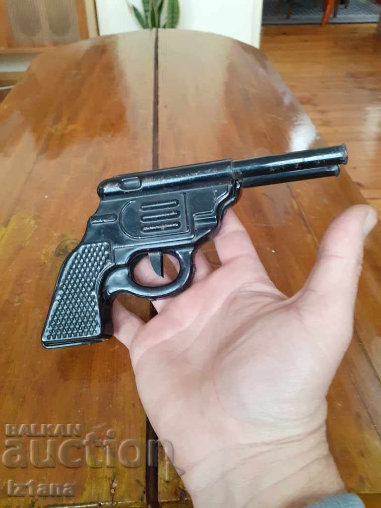 Delivery of Old children's metal pistol
