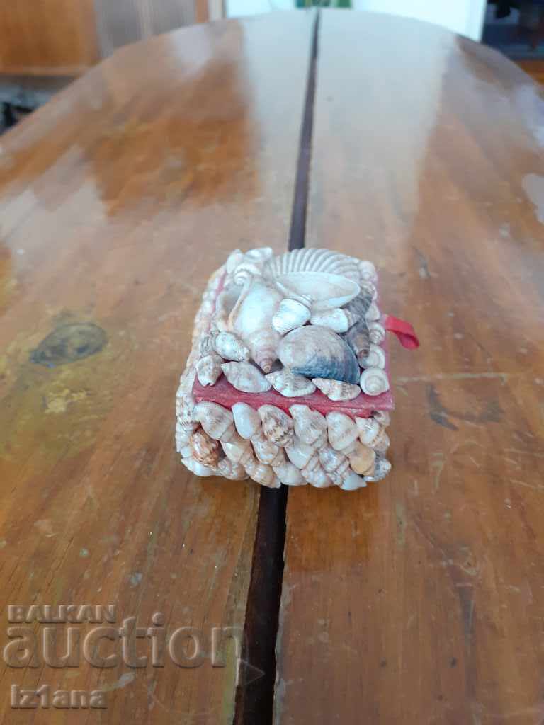 Old jewelry box with price 10.00 BGN | € 5.11 Old jewelry box with price 10.00 BGN | € 5.11