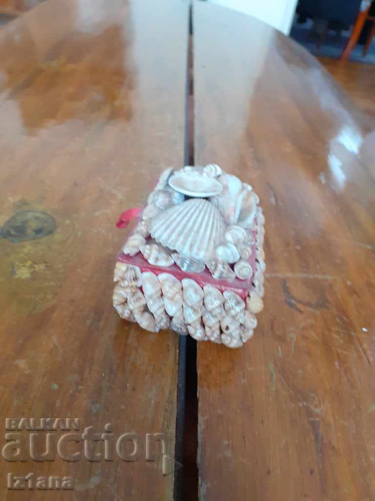 Delivery of Old jewelry box Delivery of Old jewelry box