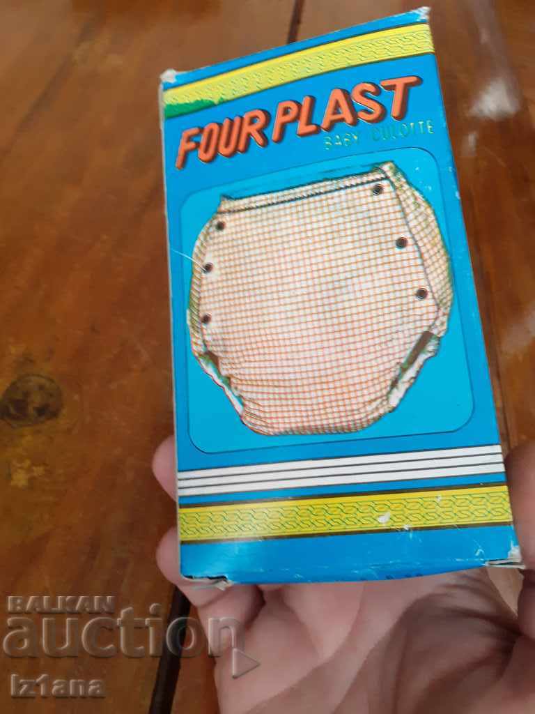 Pantaloni vechi pentru copii cu preț 20.00 BGN | € 10.23 Pantaloni vechi pentru copii cu preț 20.00 BGN | € 10.23