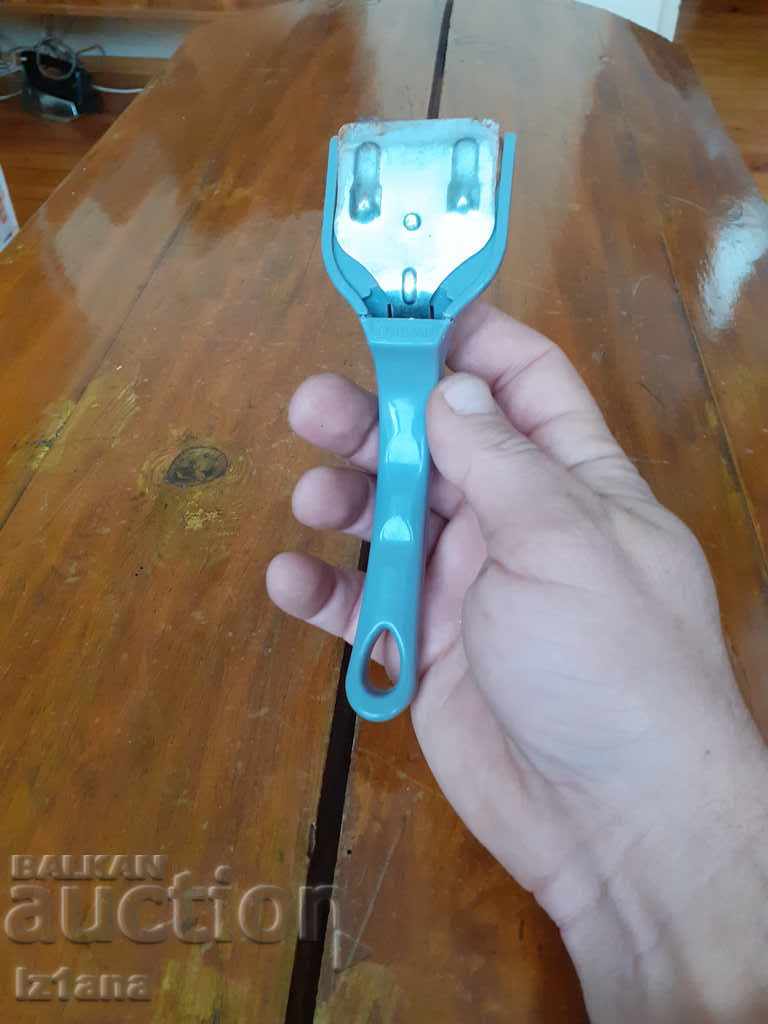 Delivery of An old tool, a Fackelmann knife Delivery of An old tool, a Fackelmann knife