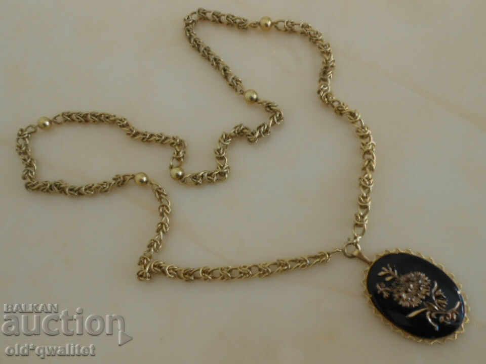 COLIER / COLIER / BIJUTERIE cu aurire, medalion, 60s 70s cu preț 197.00 BGN | € 100.72